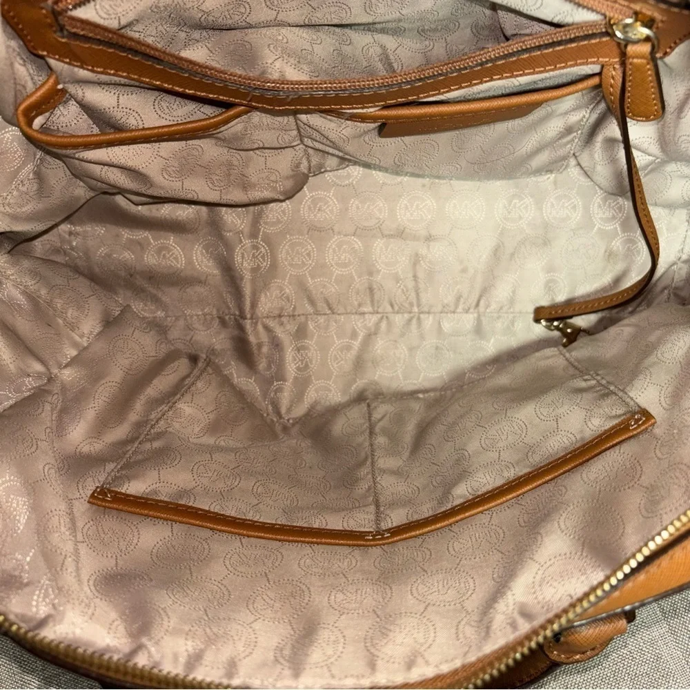 MICHAEL KORS Carmel Saffiano Satchel Shoulder bag. - Picture 11 of 11